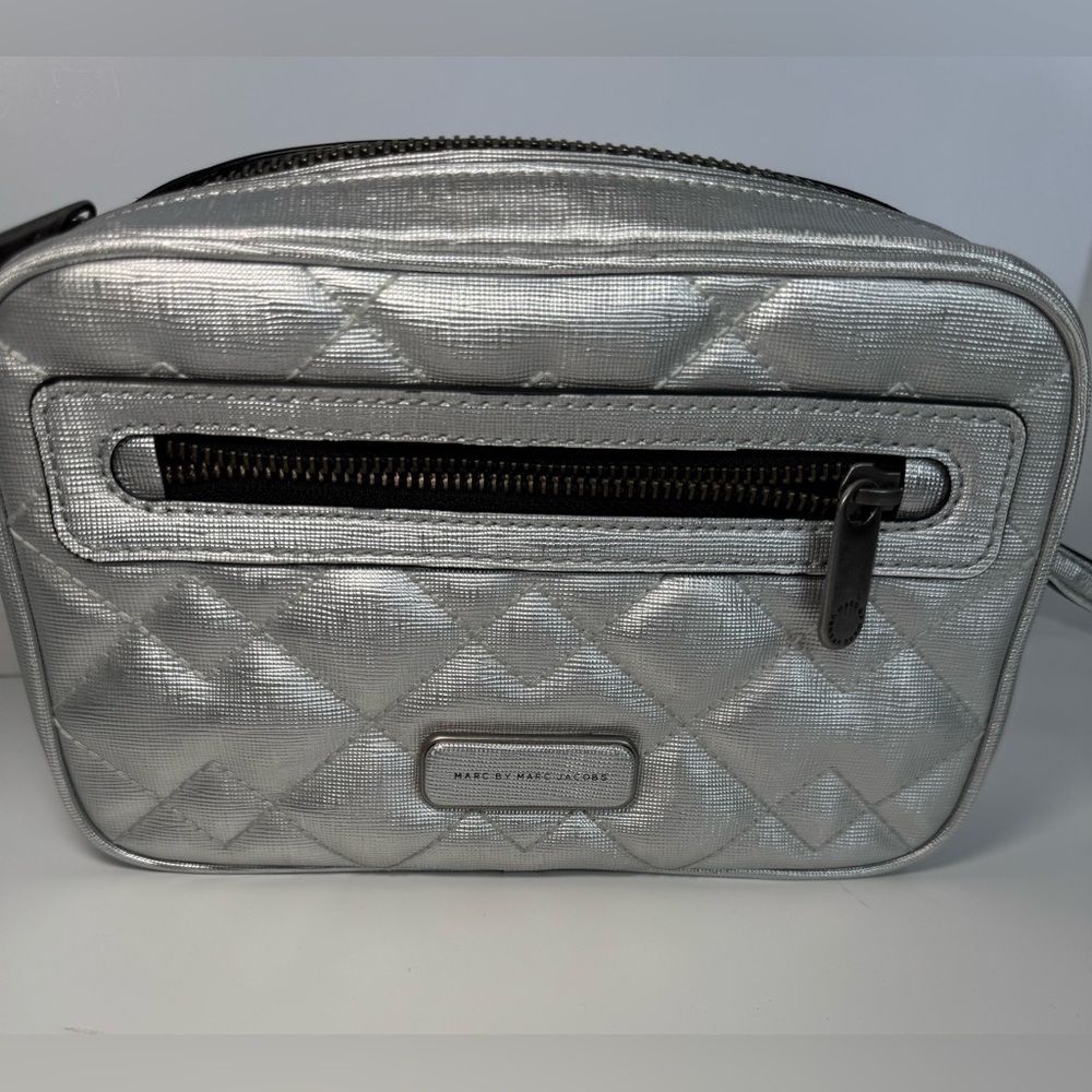 Marc By Marc Jacobs Textured Quilted Crossbody Mini Bag Purse Silver Sally